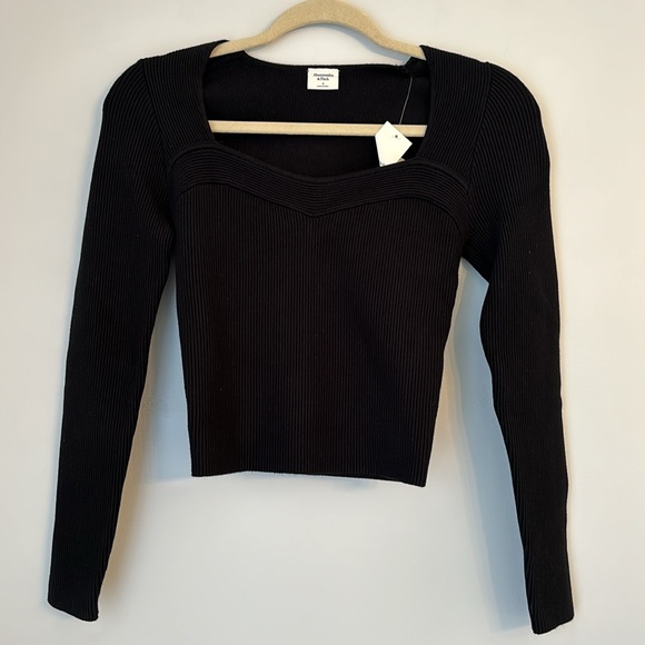 Abercrombie & Fitch Sweaters - Abercrombie & Fitch Black Ribbed Cropped Sweetheart Neckline Sweater Size Small